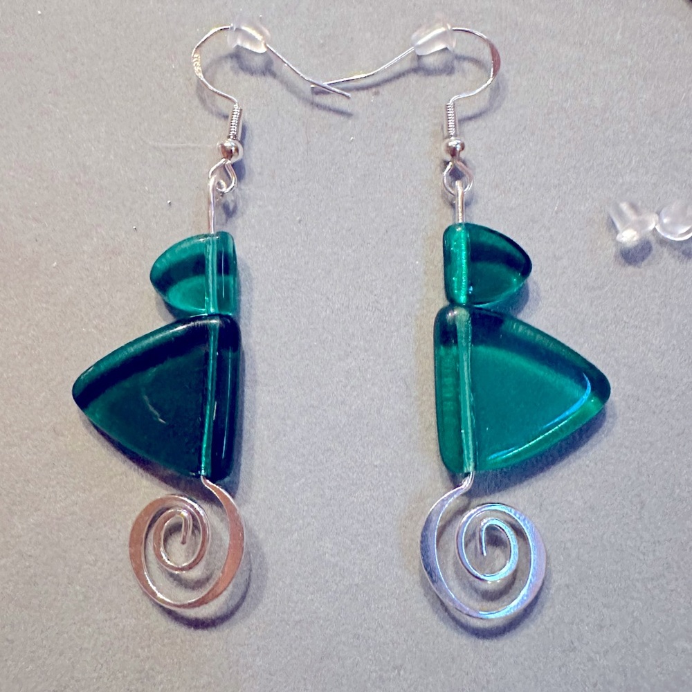 925 earrings, dangle with green beads